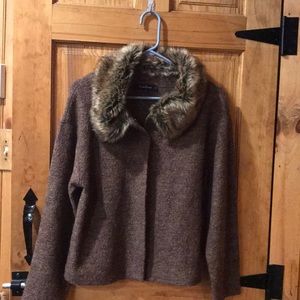 Fur collar sweater